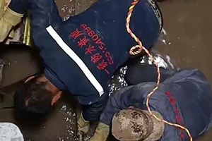 新乡电梯井堵漏施工视频